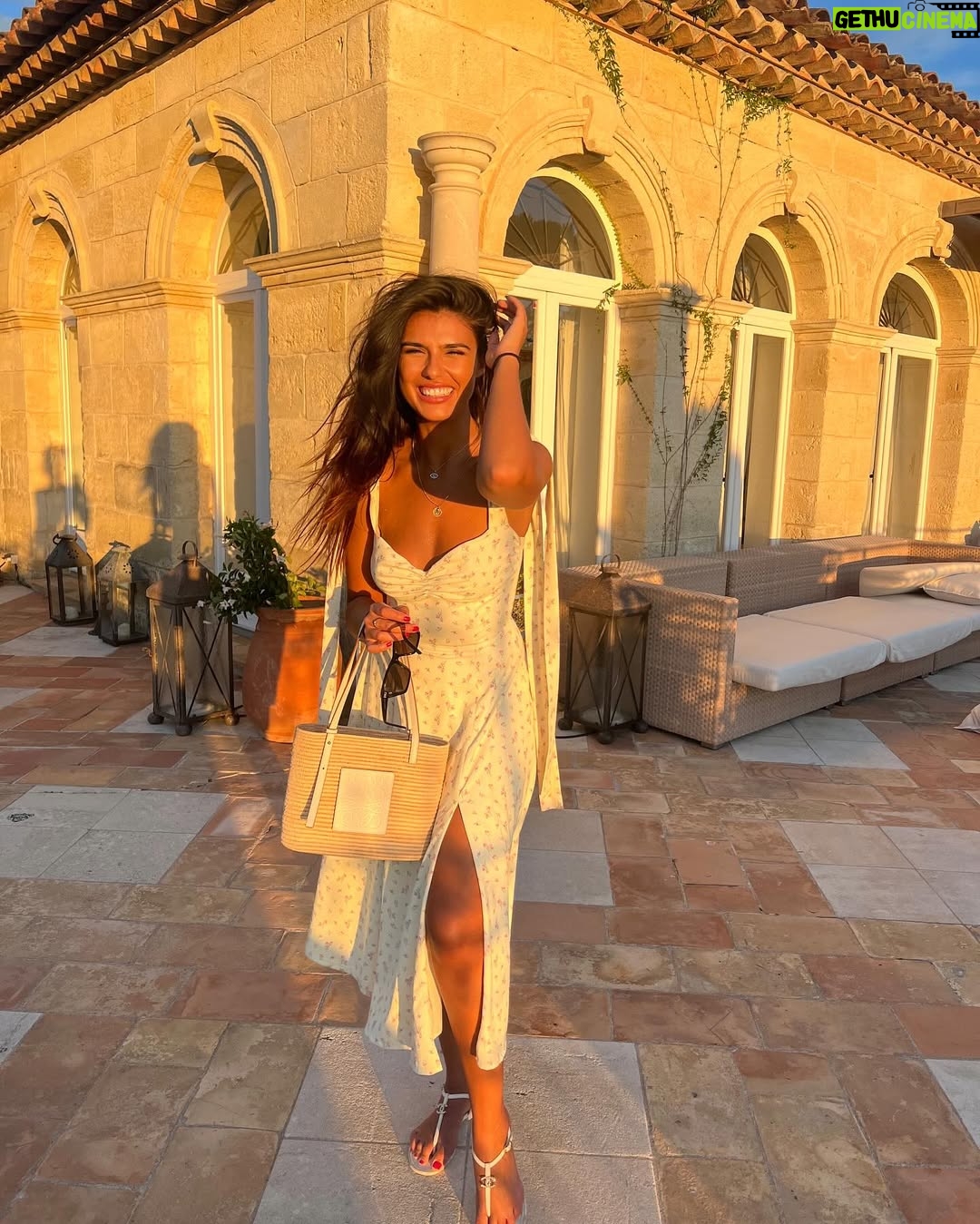 Charlotte Mint - 5.2K Likes - Bientôt le retour des robes ( MA PASSION ) 😍😜
Tu préfères laquelle ?? Réf :
1 - @houseofcb @houseofcb
2 - @zara
3 - @ratandboa
4 - @zara
5 - @nakdfashion
6 - @zara
7 - @majeparis
8 - @patbo
9 - @mesdemoisellesparis
10 - @orseund_iris
