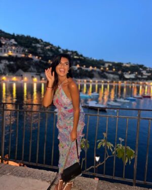Charlotte Mint Instagram - Bientôt le retour des robes ( MA PASSION ) 😍😜 
Tu préfères laquelle ?? Réf : 

1 - @houseofcb  @houseofcb 
2 - @zara 
3 - @ratandboa 
4 - @zara 
5 - @nakdfashion 
6 - @zara 
7 - @majeparis 
8 - @patbo 
9 - @mesdemoisellesparis
10 - @orseund_iris