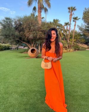 Charlotte Mint Instagram - Bientôt le retour des robes ( MA PASSION ) 😍😜 
Tu préfères laquelle ?? Réf : 

1 - @houseofcb  @houseofcb 
2 - @zara 
3 - @ratandboa 
4 - @zara 
5 - @nakdfashion 
6 - @zara 
7 - @majeparis 
8 - @patbo 
9 - @mesdemoisellesparis
10 - @orseund_iris