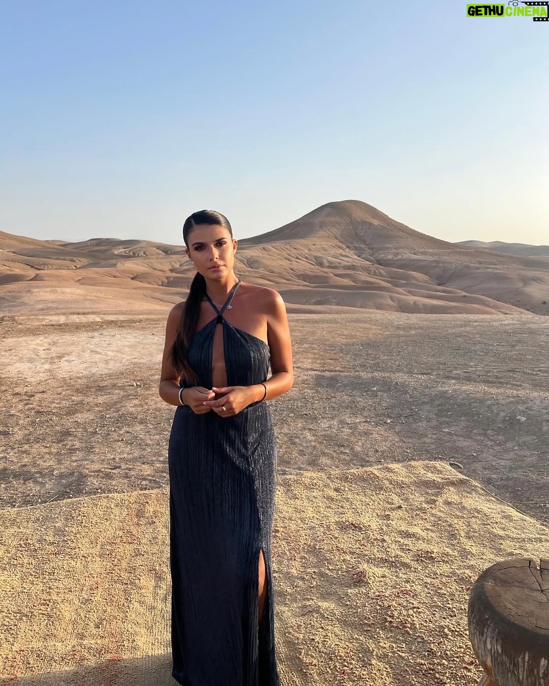 Charlotte Mint - 5.2K Likes - Bientôt le retour des robes ( MA PASSION ) 😍😜
Tu préfères laquelle ?? Réf :
1 - @houseofcb @houseofcb
2 - @zara
3 - @ratandboa
4 - @zara
5 - @nakdfashion
6 - @zara
7 - @majeparis
8 - @patbo
9 - @mesdemoisellesparis
10 - @orseund_iris