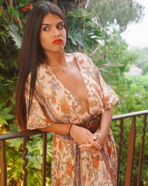 Charlotte Mint Instagram - Bientôt le retour des robes ( MA PASSION ) 😍😜 
Tu préfères laquelle ?? Réf : 

1 - @houseofcb  @houseofcb 
2 - @zara 
3 - @ratandboa 
4 - @zara 
5 - @nakdfashion 
6 - @zara 
7 - @majeparis 
8 - @patbo 
9 - @mesdemoisellesparis
10 - @orseund_iris