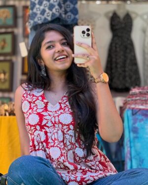 Charumathi Saravanan Instagram - I loved this Outfit🤌🏻🙈 Ore girly vibesss thaa today🙈🤷🏻‍♀️
.
Btw 1st time nose-pin try panna🥰