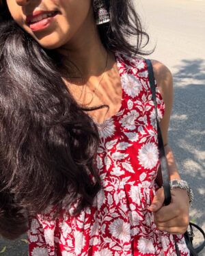 Charumathi Saravanan Instagram - I loved this Outfit🤌🏻🙈 Ore girly vibesss thaa today🙈🤷🏻‍♀️
.
Btw 1st time nose-pin try panna🥰