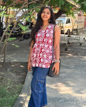 Charumathi Saravanan Instagram - I loved this Outfit🤌🏻🙈 Ore girly vibesss thaa today🙈🤷🏻‍♀️
.
Btw 1st time nose-pin try panna🥰