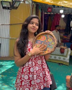 Charumathi Saravanan Instagram - I loved this Outfit🤌🏻🙈 Ore girly vibesss thaa today🙈🤷🏻‍♀️
.
Btw 1st time nose-pin try panna🥰