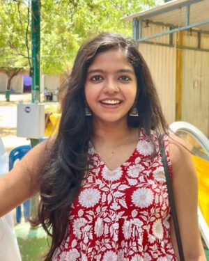 Charumathi Saravanan Instagram - I loved this Outfit🤌🏻🙈 Ore girly vibesss thaa today🙈🤷🏻‍♀️
.
Btw 1st time nose-pin try panna🥰