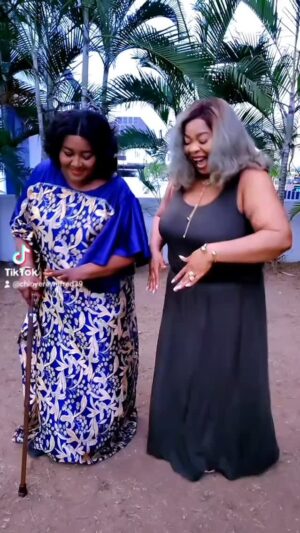 Chinyere Wilfred Instagram - Aka Chukwu diya🙏 after a successful shoot with @ebelleokaro
