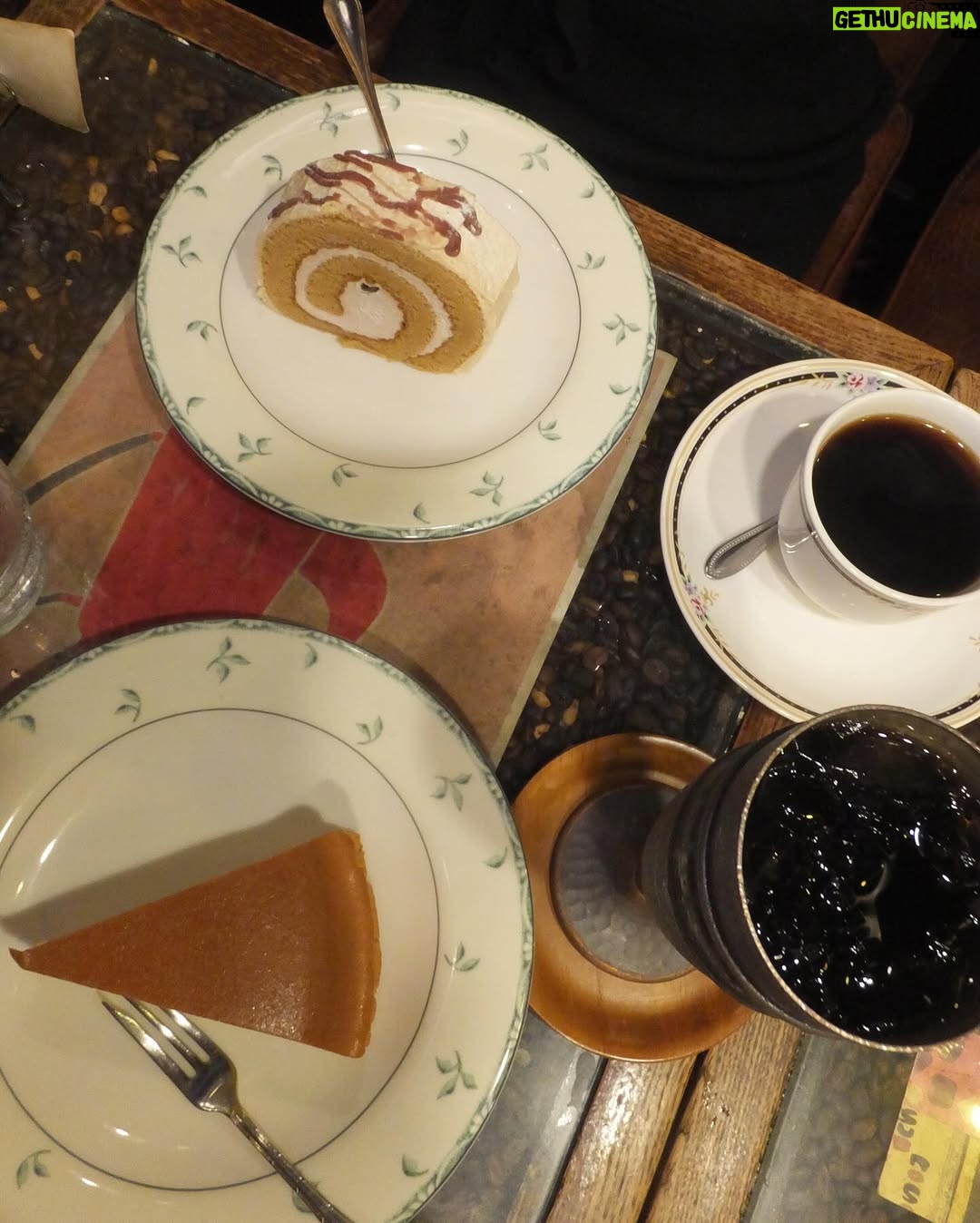 Chisaki Morito - 7.5K Likes - 喫茶店巡り☕️
まなかちゃん教えてくれたお店なんだけど、内装もレトロで可愛かった🍀
まだまだ行きたいお店いっぱいあるから早く行きたいな〜
#喫茶店 #喫茶店巡り #東京カフェ #カフェ #カフェ巡り #チーズケーキ #レトロ #デジカメ#カメラ #ootd