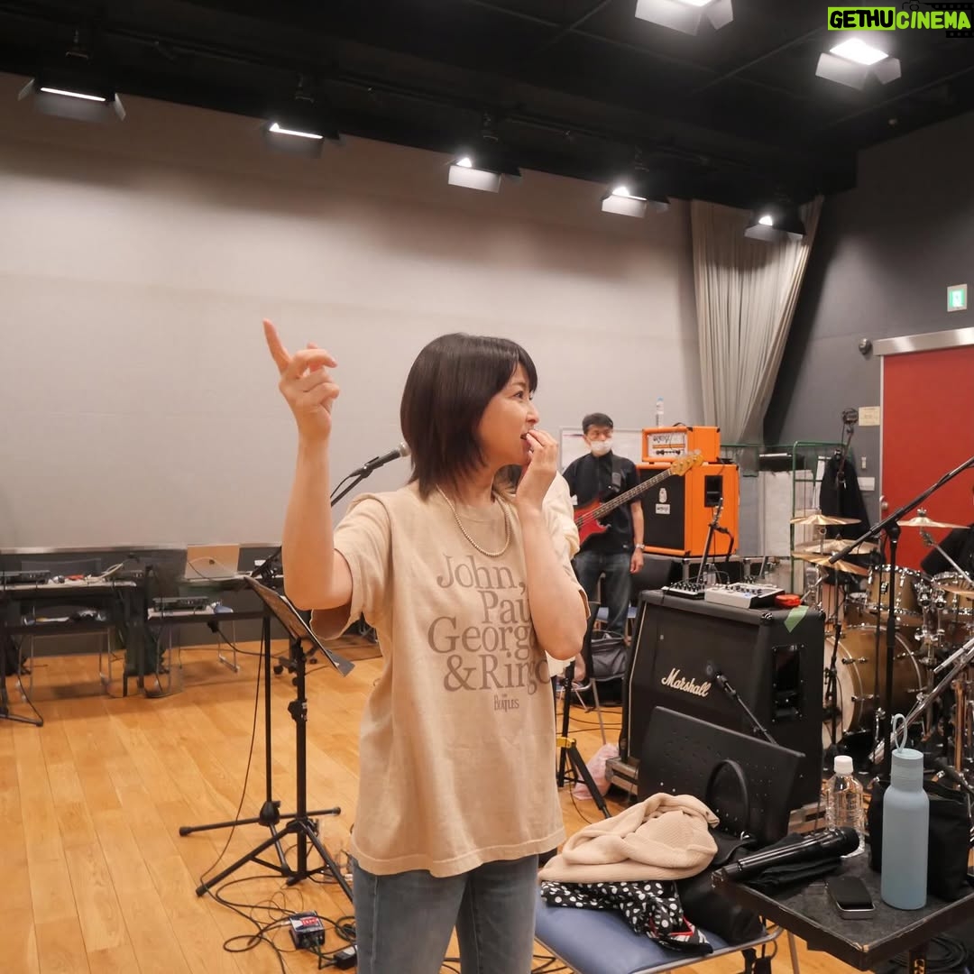 Chisato Moritaka - 35.1K Likes -
皆さんお待たせしました!
明日からコンサートツアー『“あなたも私もファイト!!”』がスタートしますよー🎵
リハーサルもバッチリ!メンバー、スタッフと共に気合い入ってます。
一緒に弾けちゃいましょ〜
#chisatomoritaka
#森高千里
#あなたも私もファイト