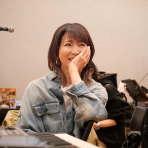 Chisato Moritaka Instagram - ⁡
皆さんお待たせしました！
明日からコンサートツアー『“あなたも私もファイト!!”』がスタートしますよー🎵
リハーサルもバッチリ！メンバー、スタッフと共に気合い入ってます。
一緒に弾けちゃいましょ〜
⁡
#chisatomoritaka 
#森高千里
#あなたも私もファイト