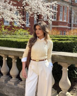 Chloe Lloyd Instagram - butter yellow & @ralphlauren in April🍋⛅️🐝🤍

Comment SHOP below to receive a DM with the link to shop this post on my LTK ⬇ https://liketk.it/5aUZx #ltkaprilspotlight #ltkspring #ltkuk
