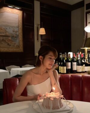 Chloe So Instagram - 記住要共最美的人分享每個夜晚
╰(*´︶`*)╯♡
🎂💗