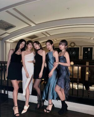 Chloe So Instagram - 記住要共最美的人分享每個夜晚
╰(*´︶`*)╯♡
🎂💗