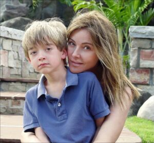 Christa Miller Instagram - Good times. Remember when you could cuddle with your boy and have your photo taken together without tears of embarrassment? Love you @willlawrence3 😚