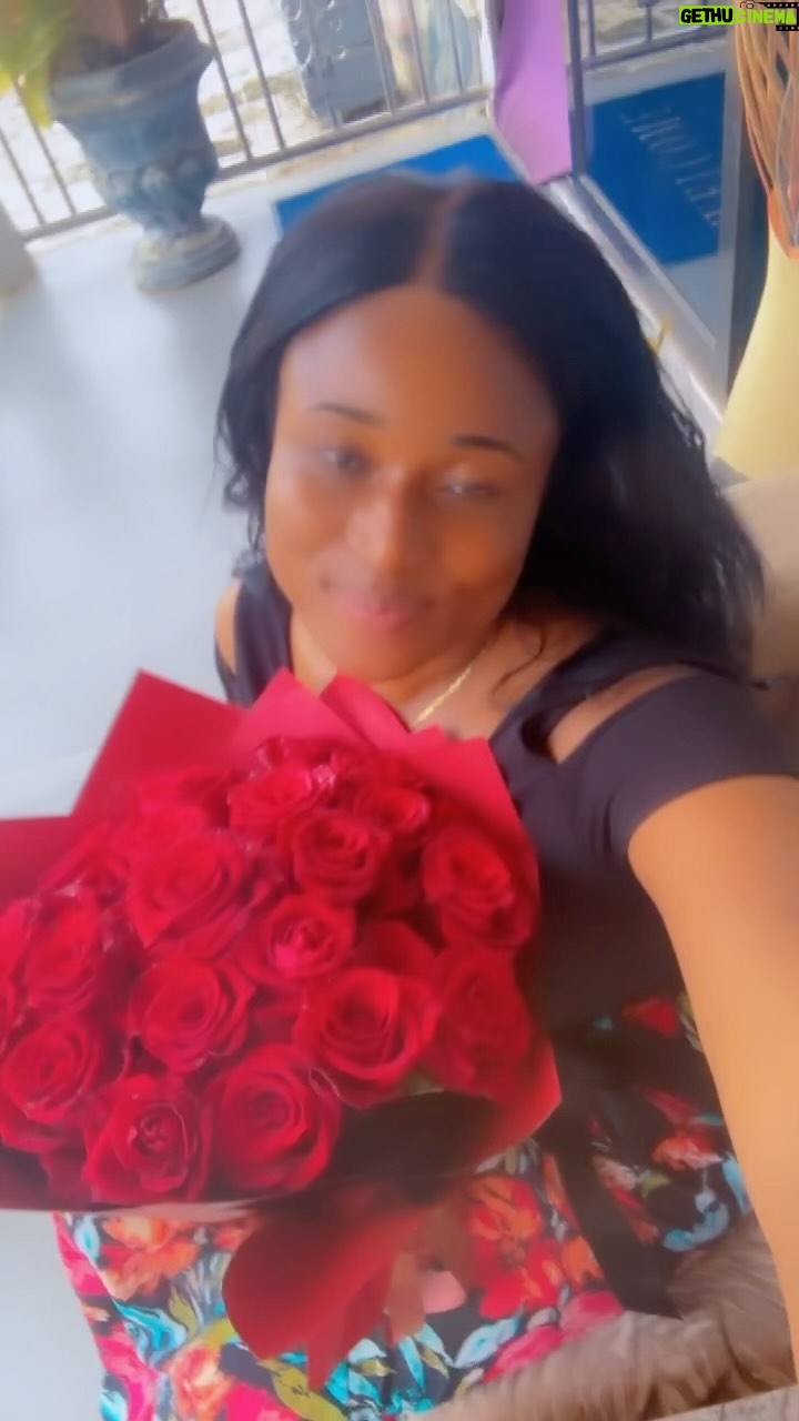 Christabel Ekeh - 3 Likes - Thank you Jesus ❤️🙏.
Cheers to the weekend. I love the feeling of receiving flowers…. It’s truly special 🌺
