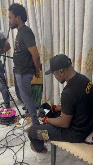 Christabel Ekeh Instagram - Thank you Jesus ❤️🙏.
Late night shoot with the crew. 
Film: What Do Men Want?
Director: @jnwachukwumereze1