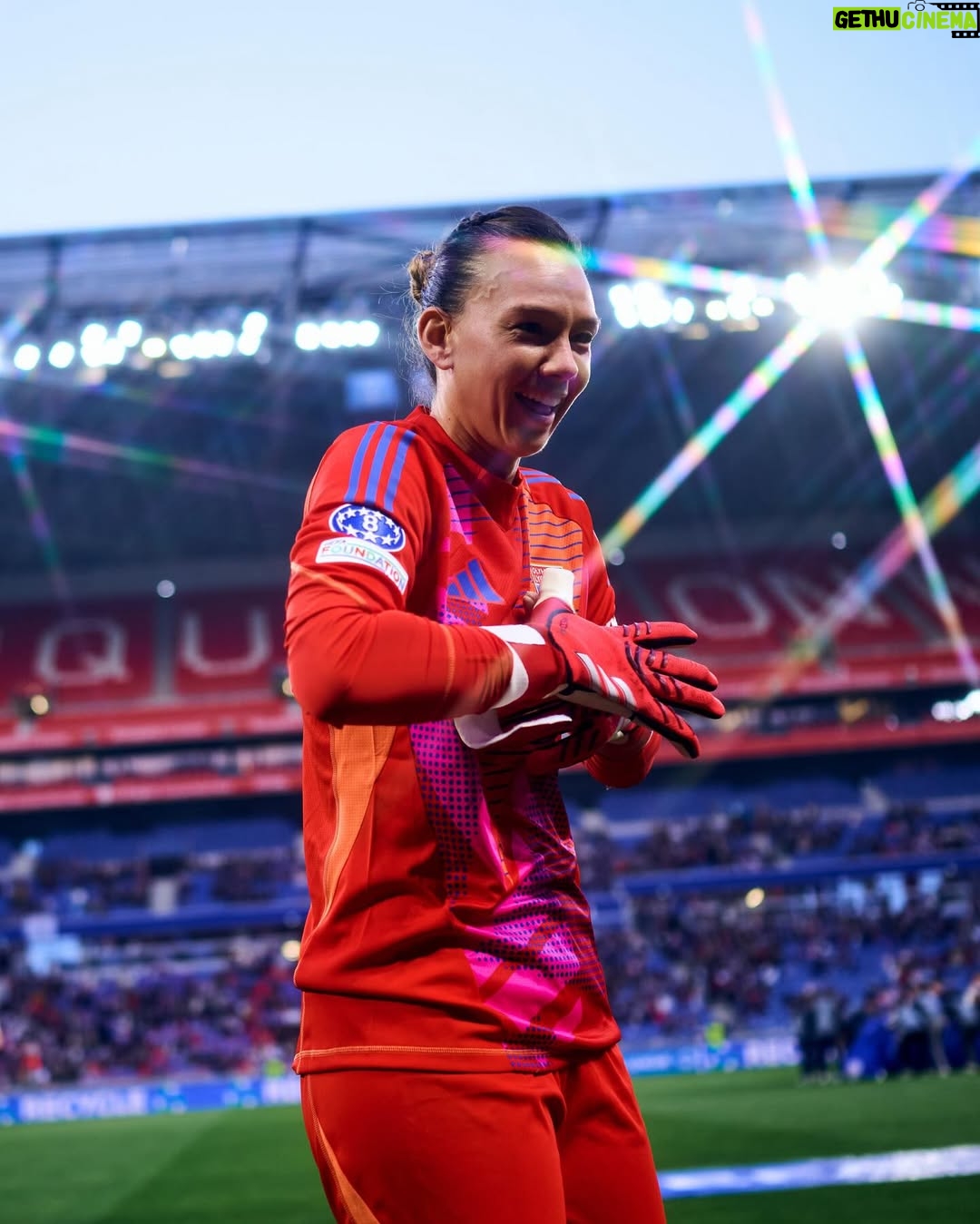 Christiane Endler - 10.5K Likes - 🇨🇱🧤 Christiane Endler ✨
#UWCL
