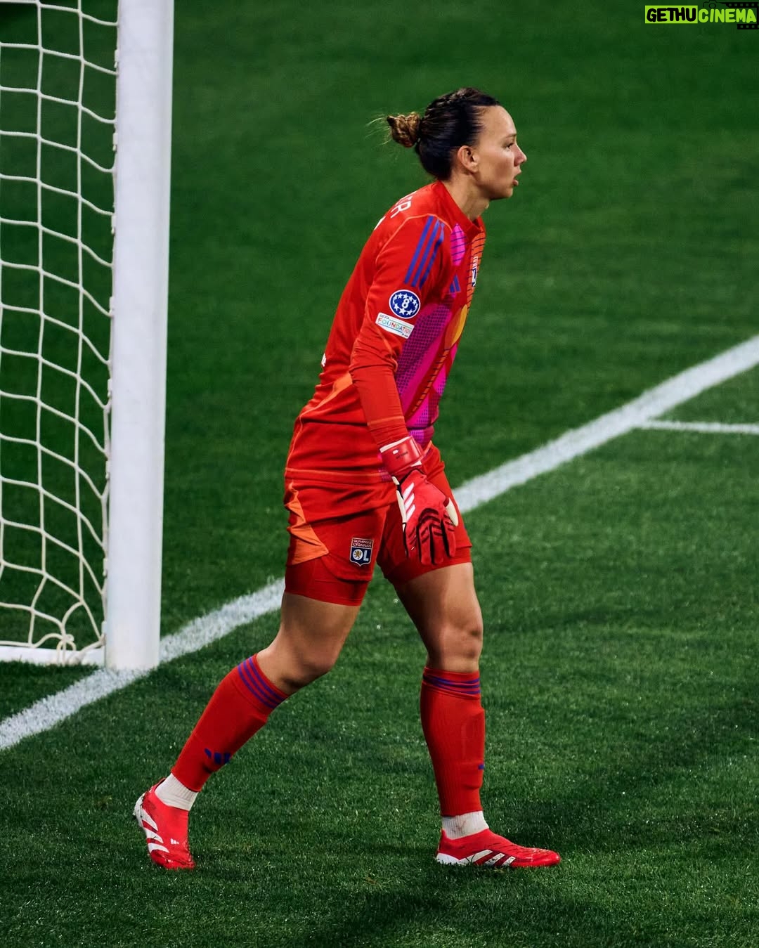 Christiane Endler - 10.5K Likes - 🇨🇱🧤 Christiane Endler ✨
#UWCL