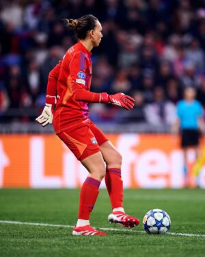 Christiane Endler Instagram - 🇨🇱🧤 Christiane Endler ✨

#UWCL
