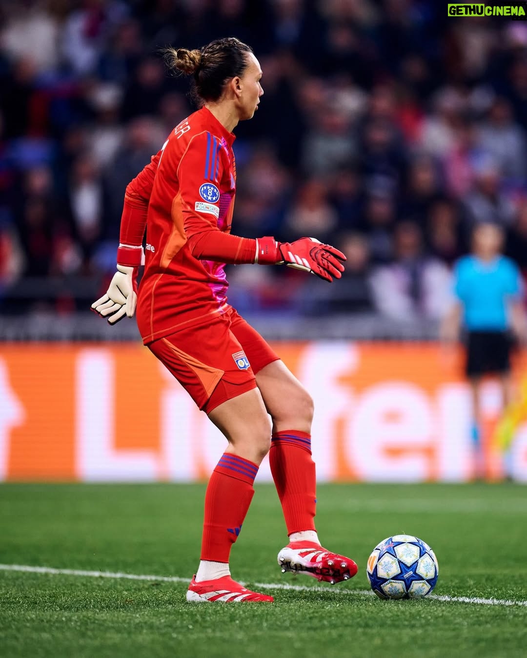 Christiane Endler - 10.5K Likes - 🇨🇱🧤 Christiane Endler ✨
#UWCL