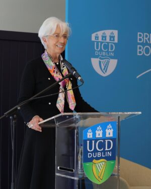 Christine Lagarde Instagram - 🇮🇪🇪🇺 What a beautiful day I had in Dublin earlier this week! I experienced the céad míle fáilte or one hundred thousand welcomes ☘️

My visit to University College Dublin was especially memorable. Ad astra (“to the stars”) is the motto of the university and I felt surrounded by future stars as I answered questions from students.

I was honoured to receive the Sutherland Leadership award, handed to me by my colleague Paschal Donohoe.

Also great to meet with another colleague, Governor Gabriel Makhlouf, and to talk to Newstalk’s Pat Kenny.
