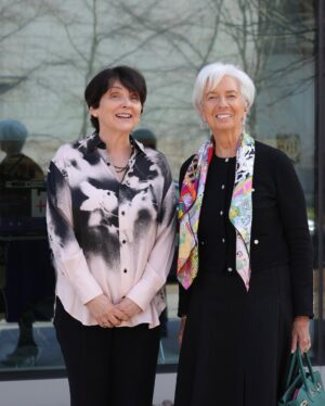 Christine Lagarde Instagram - 🇮🇪🇪🇺 What a beautiful day I had in Dublin earlier this week! I experienced the céad míle fáilte or one hundred thousand welcomes ☘️

My visit to University College Dublin was especially memorable. Ad astra (“to the stars”) is the motto of the university and I felt surrounded by future stars as I answered questions from students.

I was honoured to receive the Sutherland Leadership award, handed to me by my colleague Paschal Donohoe.

Also great to meet with another colleague, Governor Gabriel Makhlouf, and to talk to Newstalk’s Pat Kenny.