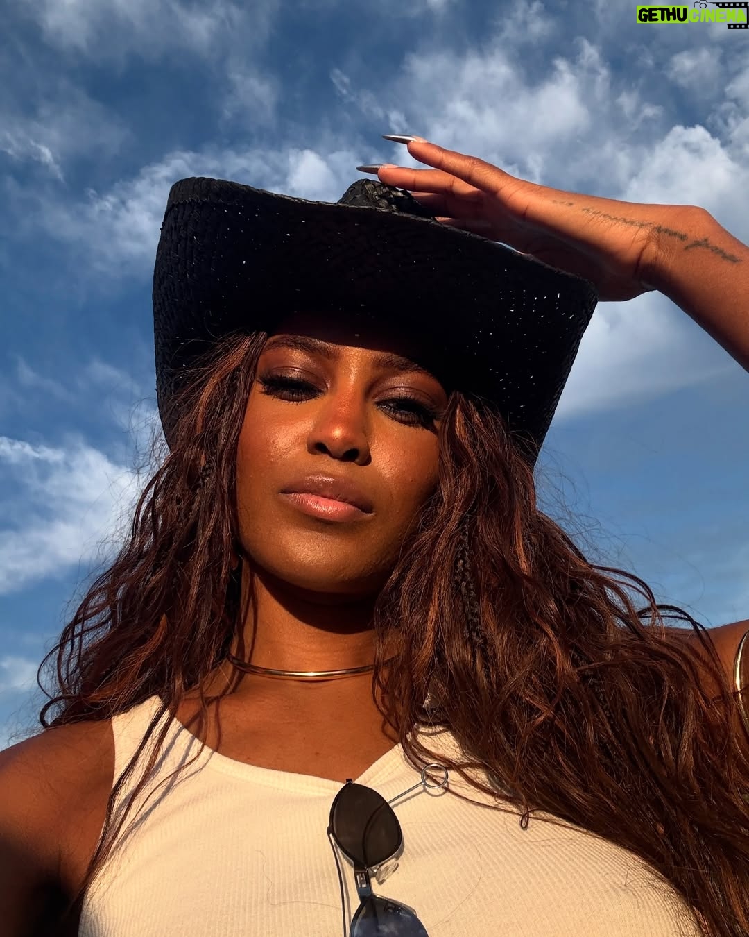 Ciara Miller - 71.5K Likes - wayne for the win @revolve #REVOLVEfestival
