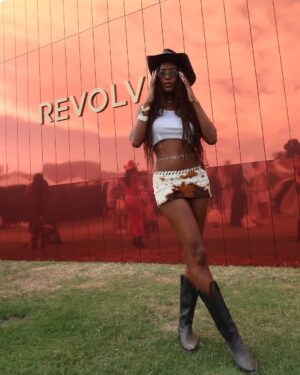 Ciara Miller Instagram - wayne for the win @revolve #REVOLVEfestival