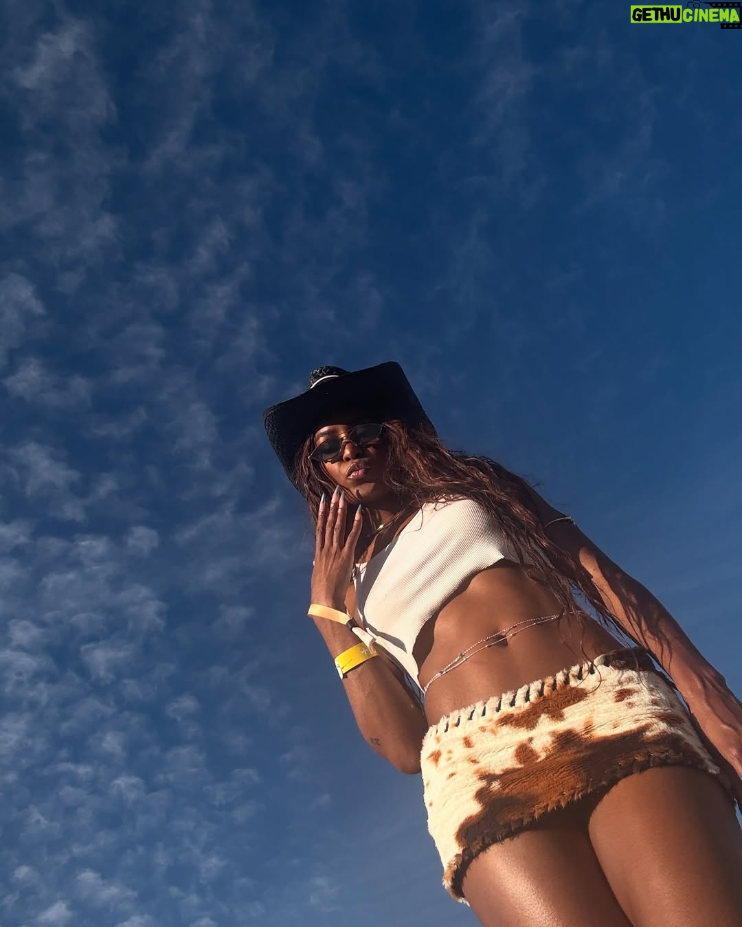 Ciara Miller - 71.5K Likes - wayne for the win @revolve #REVOLVEfestival