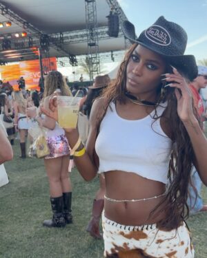Ciara Miller Instagram - wayne for the win @revolve #REVOLVEfestival