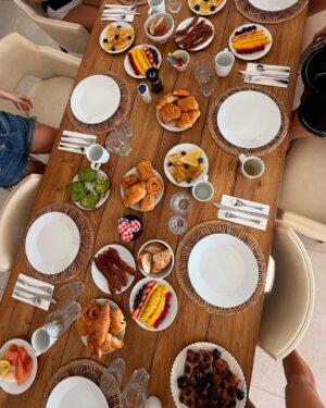 Cindy Marina Instagram - good food & good company>