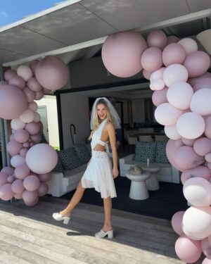 Cindy Marina Instagram - Always an @emasavahl girl 👰🏼‍♀️✨