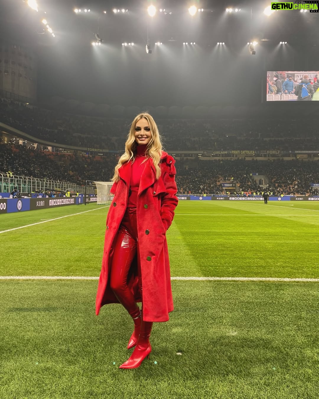 Cindy Marina - 3 Likes - What a match day in @seriea today! A double header between giants, Milan vs Inter , Roma vs Napoli, that is sure to have calcio fans glued to the screen. A match day that sees Inter and Napoli fighting for that top of the table spot!
Throwing it back with these pics from pitch side emotions in San Siro in honor of today’s Derby Della Madonnina. Unforgettable moments and memories! ⚽️
#seriea #derby #doubleheader #intermilan #milaninter #napoliroma #derbydellamadonnina #cindymarina #pitchside #intermilan #acmilan #sansiro