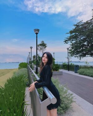 Cindy May McGuire Instagram - Nothing smells better than the fresh scent of flowers and leaves in the morning 🌸🍃
