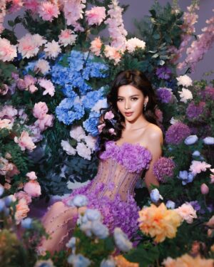 Cindy May McGuire Instagram - Every picture tells a story

Muse @cindymaymcguire
Photo @livenalesmono
Video @ritz.avael
Retoucher @carolinewijaya_
MUA @kunsoomakeupartist
Stylist @steveichandra
Hairdo @azka_anto_hairdo
Decor @anfleuriste
Wardrobe @margaretha_j_couture
Acc @leciel.design
Studio @untoldstudio.id