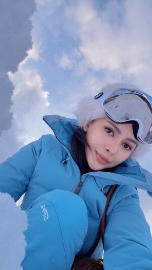 Cindy May McGuire Instagram - ❄️⛷️❄️ #winter #skiing