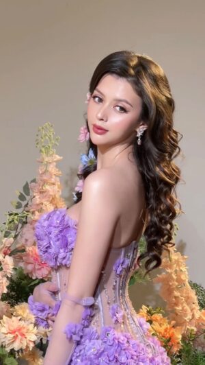 Cindy May McGuire Instagram - The perfect day for soaking up the sun and taking in the beauty of the natural world

Photoshoot:

Muse @cindymaymcguire
Photographer @livenalesmono
Video @ritz.avael
MUA @kunsoomakeupartist
Stylist @steveichandra
Hairdo @azka_anto_hairdo
Decor @anfleuriste
Wardrobe @margaretha_j_couture
Acc @leciel.design
Studio @untoldstudio.id