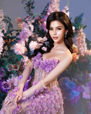 Cindy May McGuire Instagram - Every picture tells a story

Muse @cindymaymcguire
Photo @livenalesmono
Video @ritz.avael
Retoucher @carolinewijaya_
MUA @kunsoomakeupartist
Stylist @steveichandra
Hairdo @azka_anto_hairdo
Decor @anfleuriste
Wardrobe @margaretha_j_couture
Acc @leciel.design
Studio @untoldstudio.id