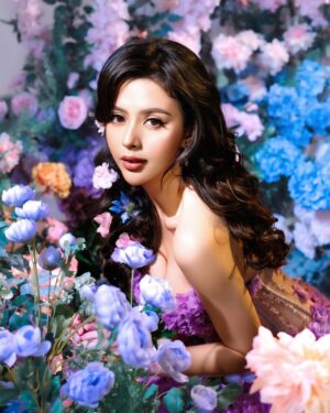 Cindy May McGuire Instagram - Every picture tells a story

Muse @cindymaymcguire
Photo @livenalesmono
Video @ritz.avael
Retoucher @carolinewijaya_
MUA @kunsoomakeupartist
Stylist @steveichandra
Hairdo @azka_anto_hairdo
Decor @anfleuriste
Wardrobe @margaretha_j_couture
Acc @leciel.design
Studio @untoldstudio.id