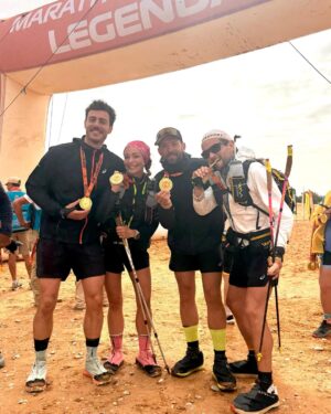Cindy Poumeyrol Instagram - Je suis finisher du Marathon des Sables Legendary.
250km, près de 48h de course, en 6 étapes ✅
Je n'ai même pas les mots pour décrire cette aventure tellement c'était spécial.
J'espère sincèrement que mon aventure partagée ici vous aura donné envie de prendre un dossard, et de découvrir le dépassement de soi. Merci pour vos mots extraordinaires.
Juste après la course, on a eu la possibilité d'enregistrer un message vidéo dans une émotion box qui nous sera envoyé dans 1 an, peut être 10 ans...
Je me suis évidemment adressée à mes 3 filles, en leur demandant de toujours rêver grand. 
La vie, c'est un tour de manège ! 

@mdslegendary @asicsrunning @ll_agency_ 
Publicité

📷 @celiope_