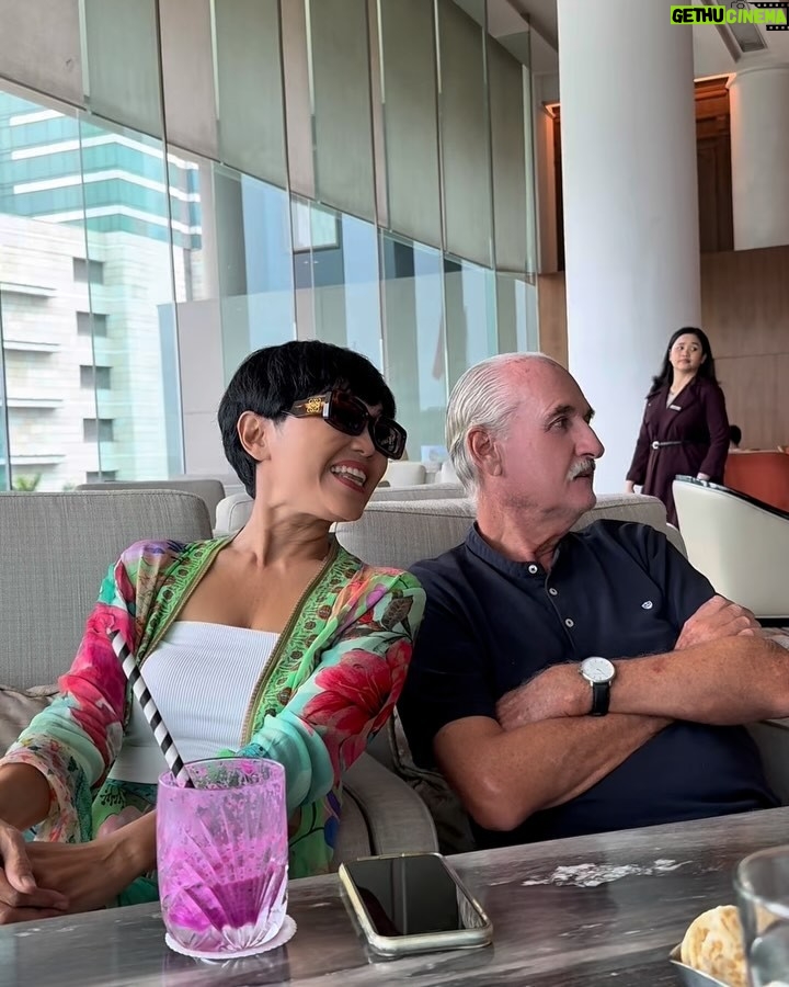 Cinta Laura Kiehl - 66.7K Likes - Selamat Hari Raya Idul Fitri bagi yang merayakan! 🌙
Mohon maaf lahir dan batin. Semoga hari yang suci ini membawa kedamaian, kebahagiaan untuk kalian dan orang-orang tercinta.
Peace and love,
Kiehl Family ✨