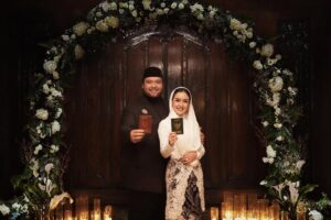 Cita Citata Instagram - Selamat hari pernikahan sayang… selalu bahagia , selalu saling sabar dan Semoga Cinta kita selalu dalam lindungan sang maha segalanya.. 🤍