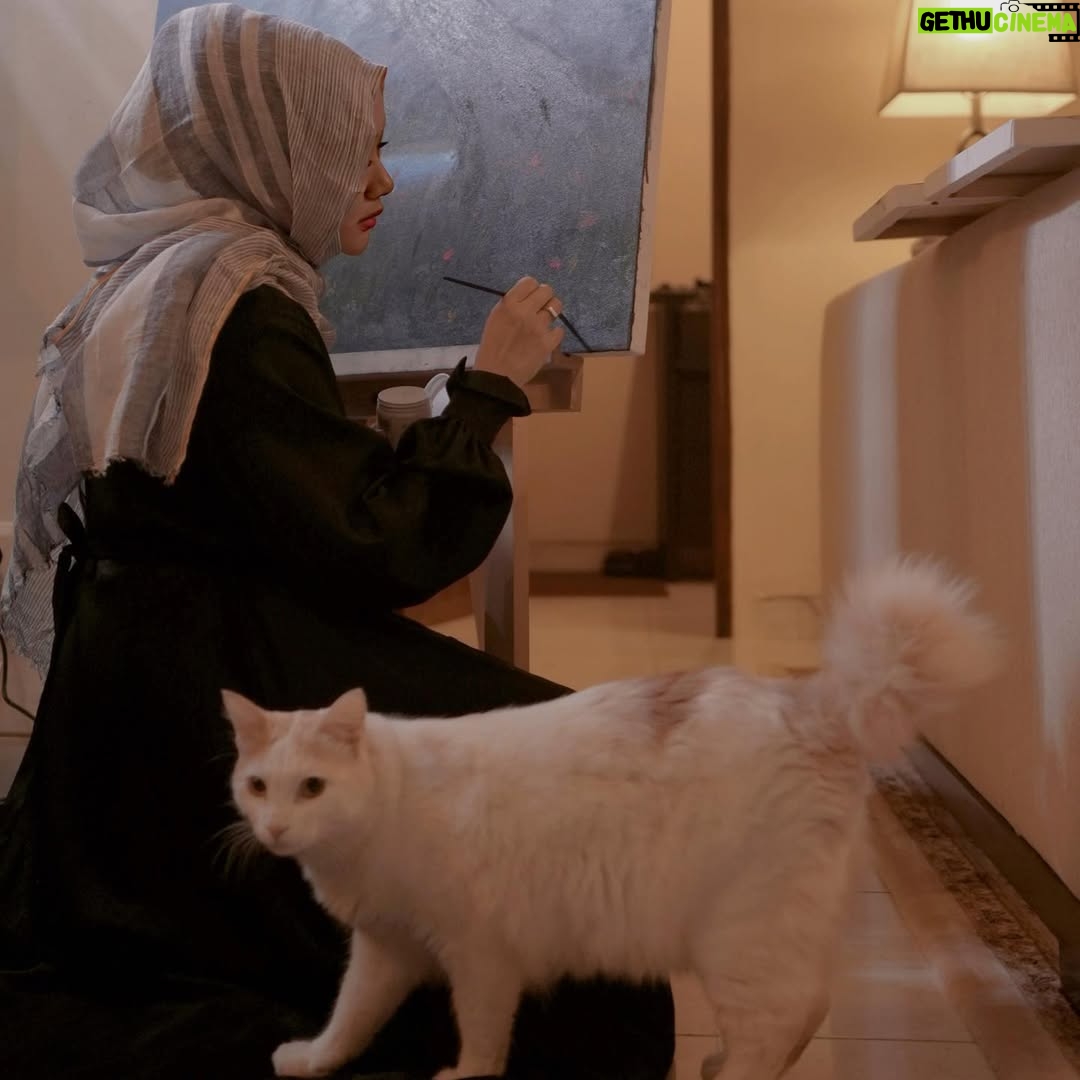 Cita Citata - 7.5K Likes - Aku melukis pohon ini karena nilai history nya yang sudah berumur ratusan tahun. Pohon ini juga menjadi saksi sejarah di jahitnya bendera pusaka merah putih pertama oleh Ibu Fatmawati. 🇮🇩😇
Semoga kita selalu mengingat dan menghormati jasa para pahlawan kita terdahulu dan melanjutkan hidup menjadi pribadi yang berguna bagi semesta, nusa dan bangsa.
Amin 🤲
Slide ➡️ dewan juri masih mengawasi 😅🐈