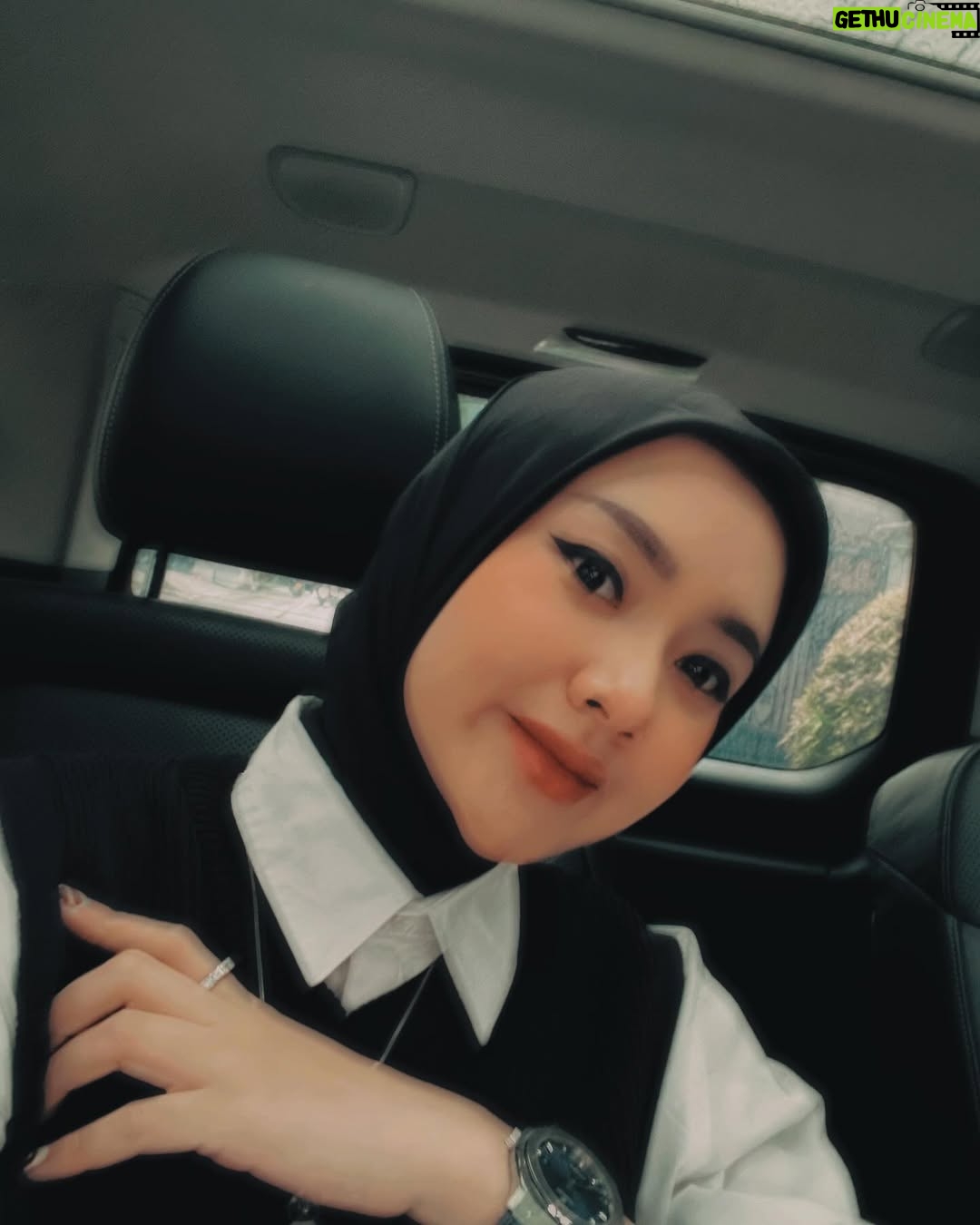 Cita Citata - 6.5K Likes - Mengapa seringkali wanita selfie dengan kepala miring?
Siapa tau ada yang sama 😅