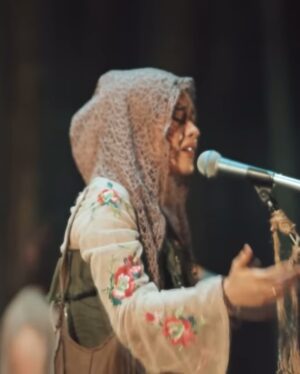 Cita Citata Instagram - Bagaimana sudahkah kalian menemukan sesuatu di konser live mantra mantri yang baru?
——> slide 2 adalah buah tangan dari simbol Album Trilogy “TITIK TIGA”
Aku ingin membagi buah tangan ini agar kita saling terkoneksi satu sama lain.. berikan komentar kamu tentang lagu MANTRA MANTRI dan Bagaimana kesanmu ketika menonton Konser barunya?
Komentar terbaik akan aku DM langsung dan aku kirim gelang “TITIK TIGA” ini . Terimakasih 🙏