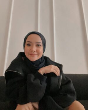 Cita Citata Instagram - Sudah lama sebelum menikah aku ingin berterimakasih kepada Cita Citata walaupun iya itu aku sendiri.
Dia cukup tegar di terpa badai yang kencang di hidupnya..
Sekarang waktunya Cita Citata beristirahat damai dengan moment dan pengalaman proses dalam pendewasaan yang dialaminya.
Selamat datang kembali diriku yang dulu dan sebenarnya “CITA RAHAYU”
Semoga kalian tidak kecewa dan menerimaku apa adanya 🙏