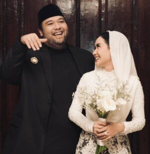 Cita Citata Instagram - 2 tahun pernikahan ..
3 tahun bersama, hahaaayy perasaan baru kemarin deh 😅
Selamat hari pernikahan sayang .. semoga Allah menjaga setiap langkah dan ibadah kita. Amiin 🤍🤲