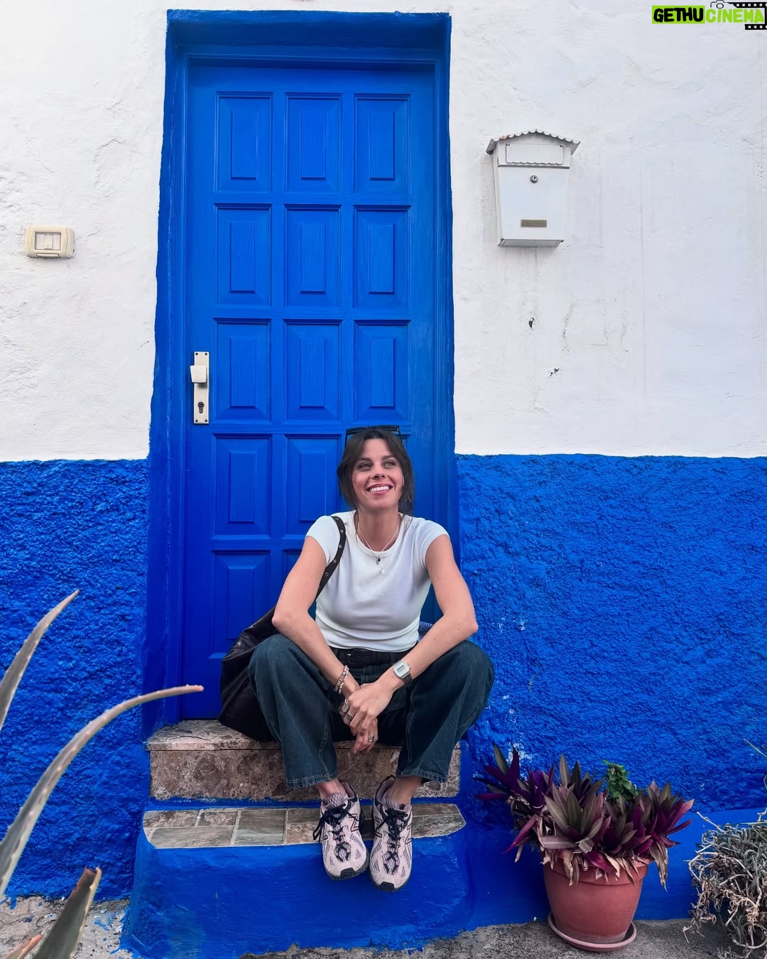 Clara Alvarado - 6K Likes - Dicen que “la isla te expulsa o te atrapa” y tengo claro lo que me está pasando con Gran Canaria ⛰️💛🌴🫶🏻
Qué regalo poder estar trabajando en un lugar tan increíble como este 🙏🏼 gracias vida y gracias a todas las almas que se cruzan en el camino para hacerlo posible. Afortunada es poco.