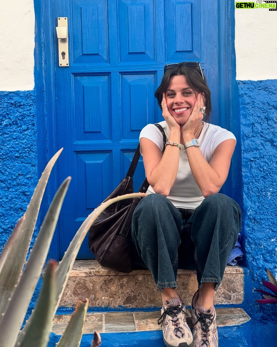 Clara Alvarado - 6K Likes - Dicen que “la isla te expulsa o te atrapa” y tengo claro lo que me está pasando con Gran Canaria ⛰️💛🌴🫶🏻
Qué regalo poder estar trabajando en un lugar tan increíble como este 🙏🏼 gracias vida y gracias a todas las almas que se cruzan en el camino para hacerlo posible. Afortunada es poco.