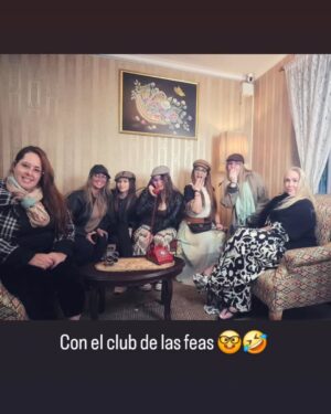 Clara Franco Instagram - Algo de mí paso por la casa de Bety la fea en Bogotá ☺️ 🇨🇴